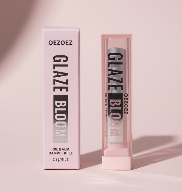 بلسم زيت الشفاه OEZOEZ Glaze Bloom، 2.8 غ — أحد المنتجات المضمنة في هذه المجموعة.